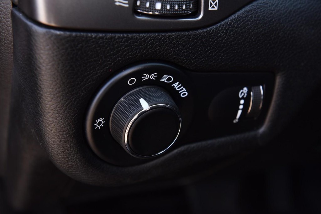 Jeep Cherokee Vehicle Full-screen Gallery Image 10