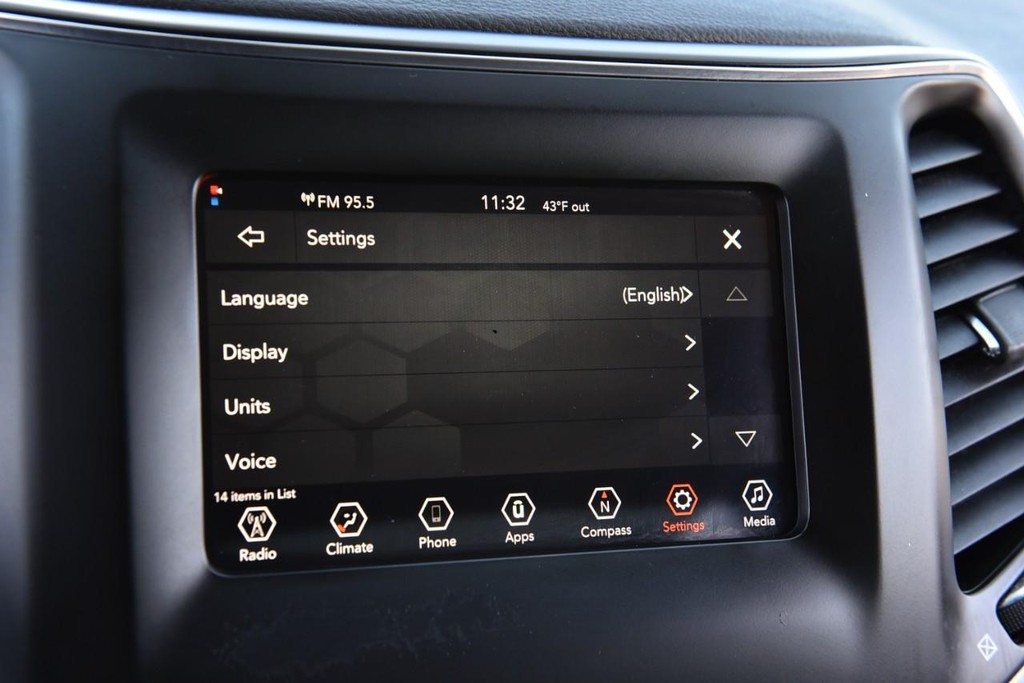 Jeep Cherokee Vehicle Full-screen Gallery Image 13