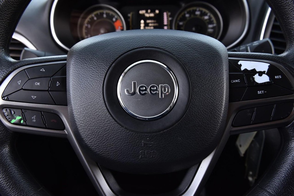 Jeep Cherokee Vehicle Full-screen Gallery Image 16