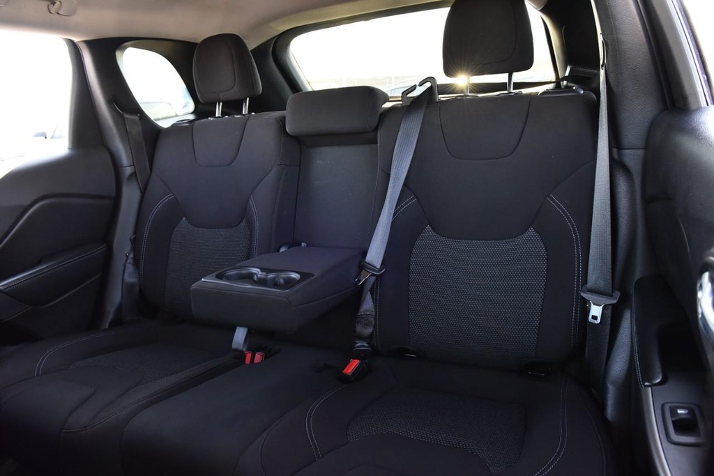 Jeep Cherokee Vehicle Full-screen Gallery Image 19