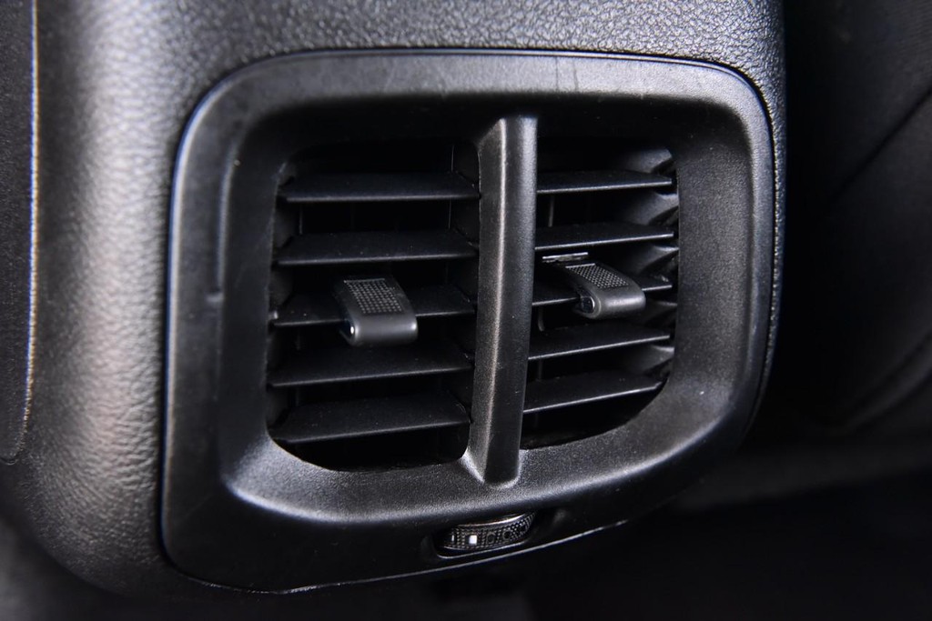 Jeep Cherokee Vehicle Full-screen Gallery Image 20