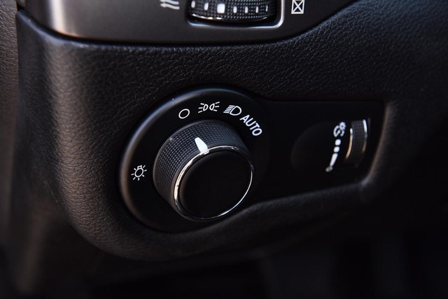 Jeep Cherokee Vehicle Image 10