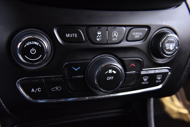 Jeep Cherokee Vehicle Image 14