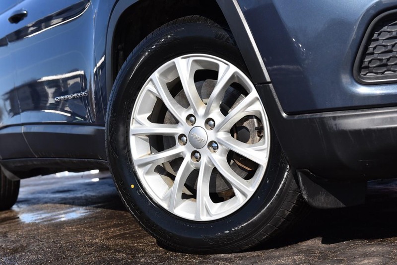 Jeep Cherokee Vehicle Image 03