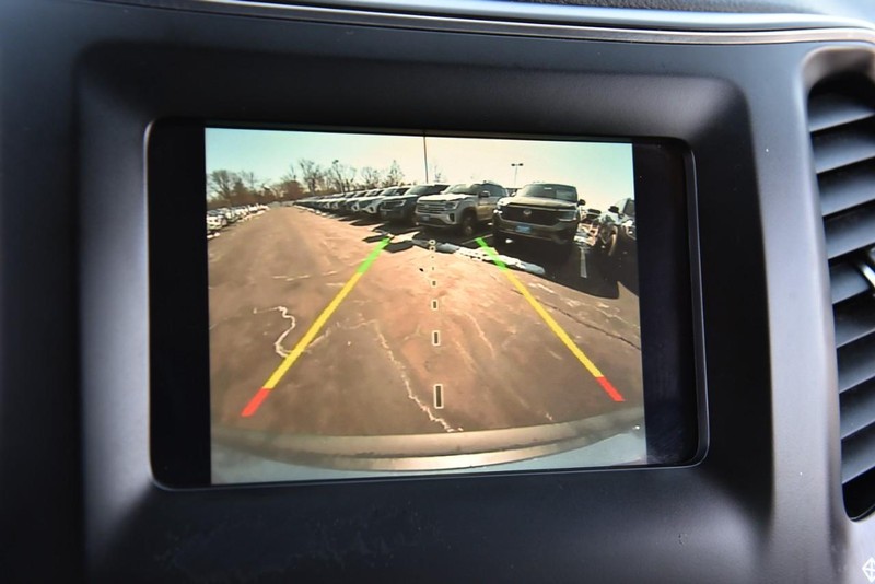 Jeep Cherokee Vehicle Image 12