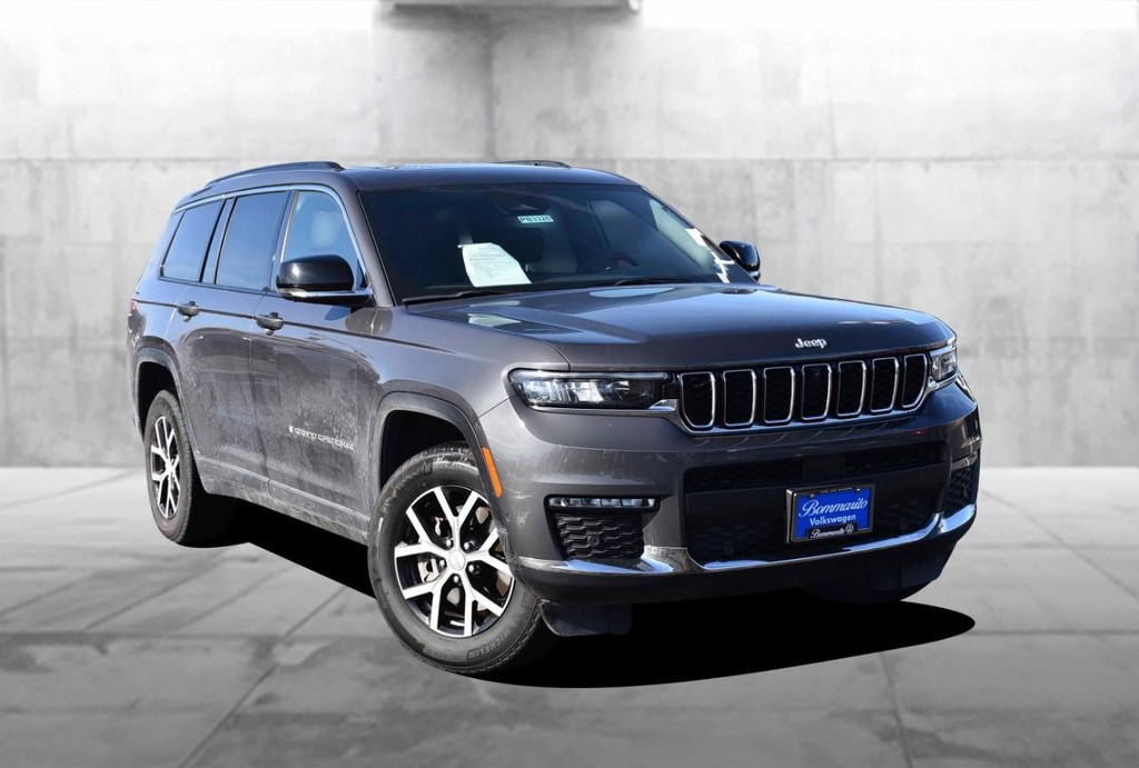 Jeep Grand Cherokee L Vehicle Full-screen Gallery Image 2