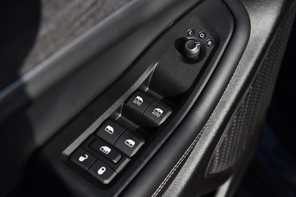 Jeep Grand Cherokee L Vehicle Full-screen Gallery Image 8