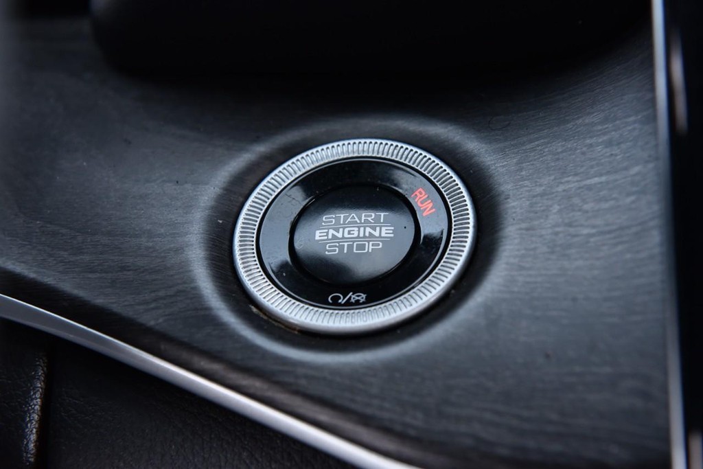 Jeep Grand Cherokee L Vehicle Full-screen Gallery Image 20