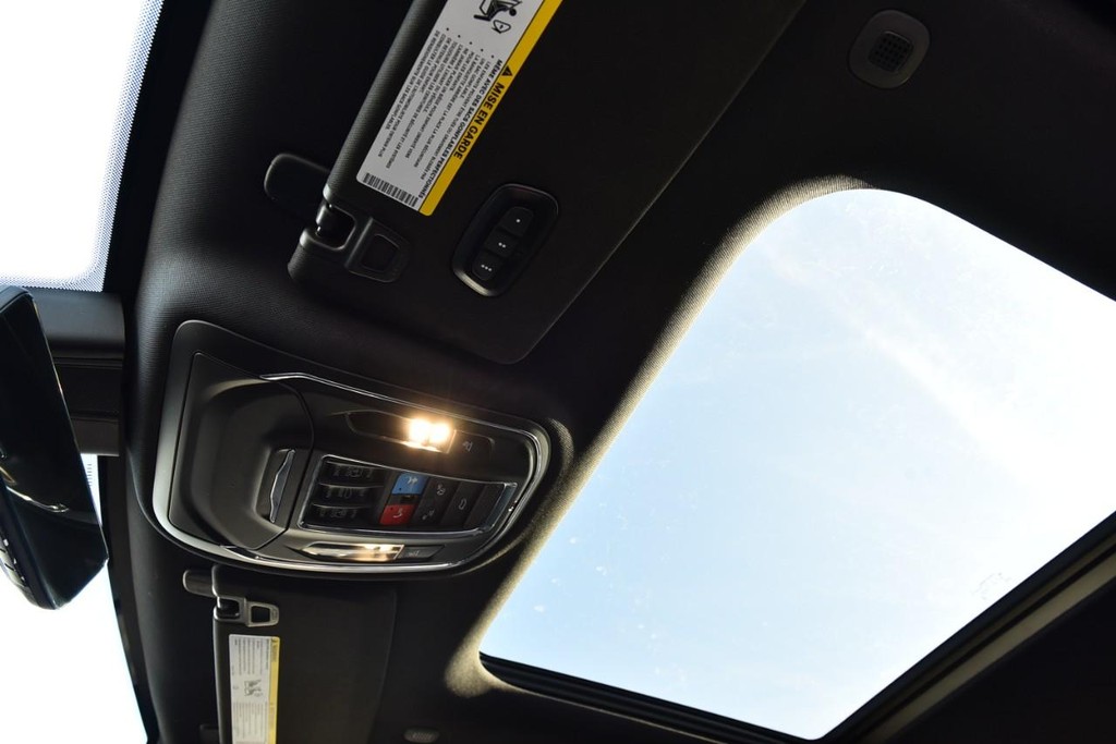 Jeep Grand Cherokee L Vehicle Full-screen Gallery Image 27