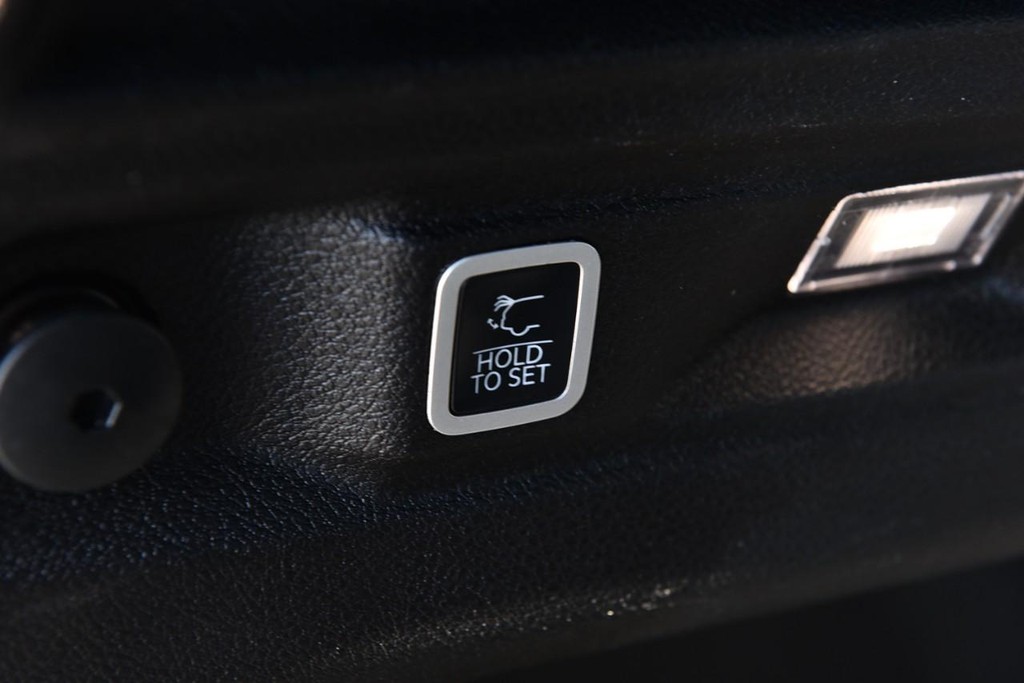 Jeep Grand Cherokee L Vehicle Full-screen Gallery Image 33