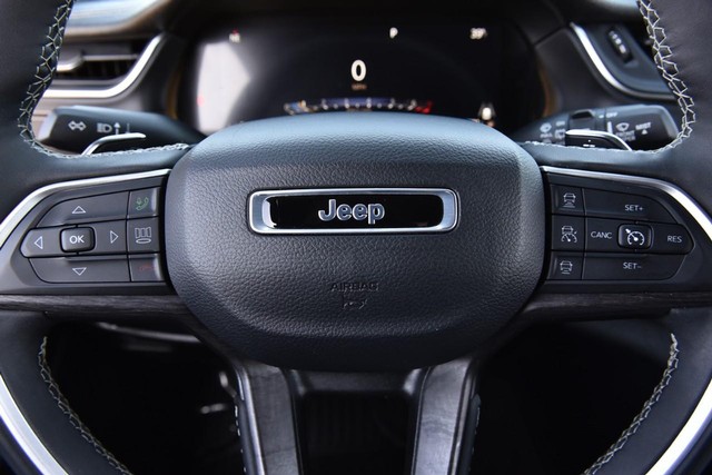 Jeep Grand Cherokee L Vehicle Image 24