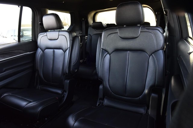 Jeep Grand Cherokee L Vehicle Image 28