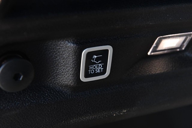 Jeep Grand Cherokee L Vehicle Image 33