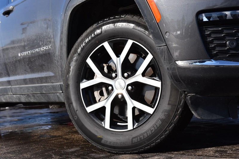 Jeep Grand Cherokee L Vehicle Image 03