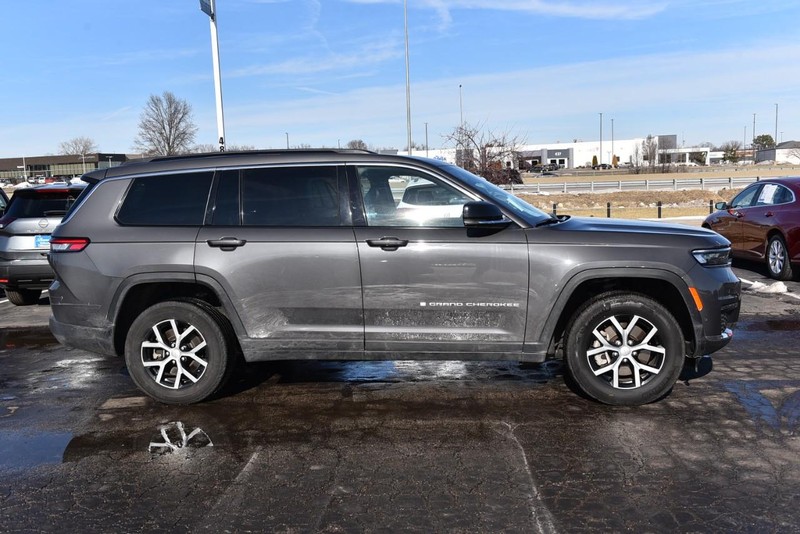 Jeep Grand Cherokee L Vehicle Image 05