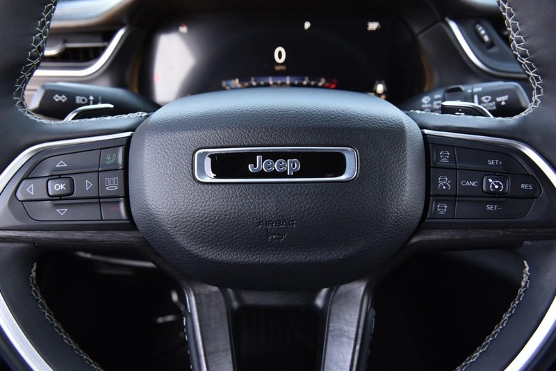 Jeep Grand Cherokee L Vehicle Image 24