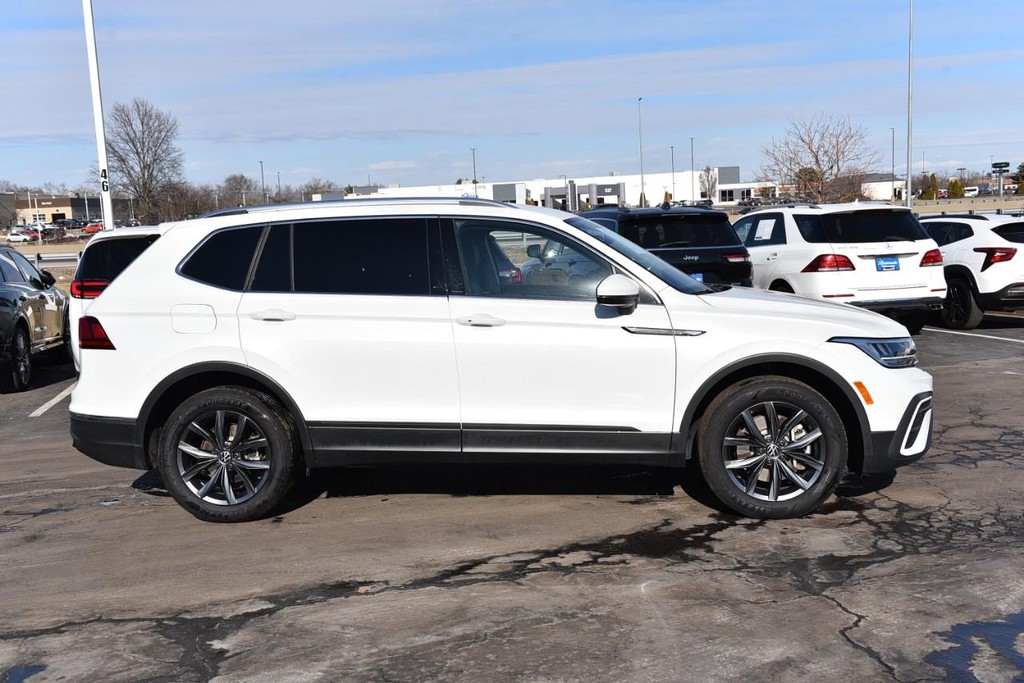 Volkswagen Tiguan Vehicle Full-screen Gallery Image 5