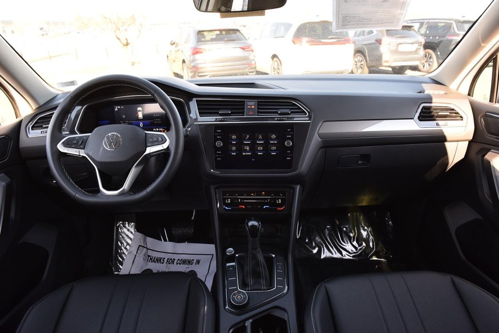 Volkswagen Tiguan Vehicle Full-screen Gallery Image 7