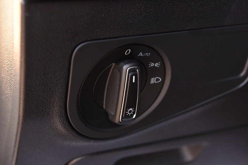 Volkswagen Tiguan Vehicle Full-screen Gallery Image 10