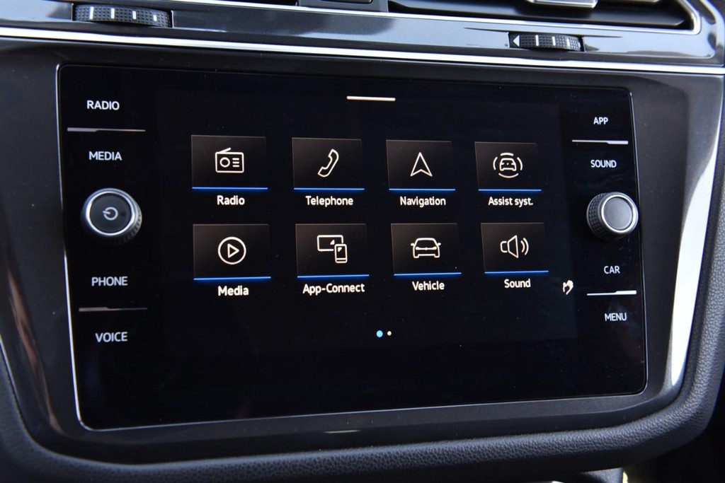 Volkswagen Tiguan Vehicle Full-screen Gallery Image 13