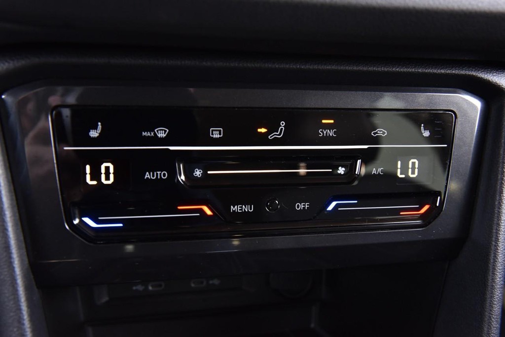 Volkswagen Tiguan Vehicle Full-screen Gallery Image 14