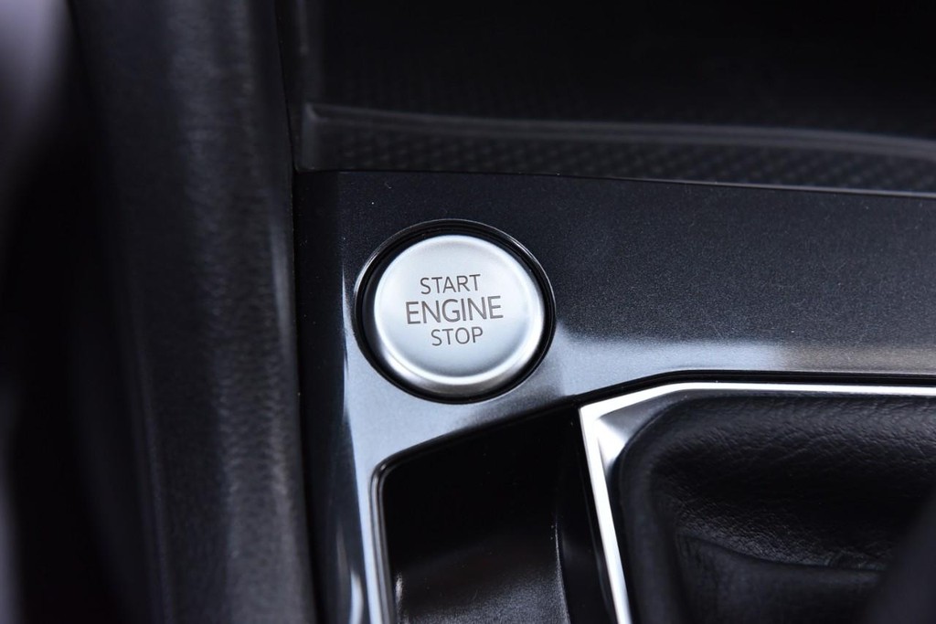 Volkswagen Tiguan Vehicle Full-screen Gallery Image 16