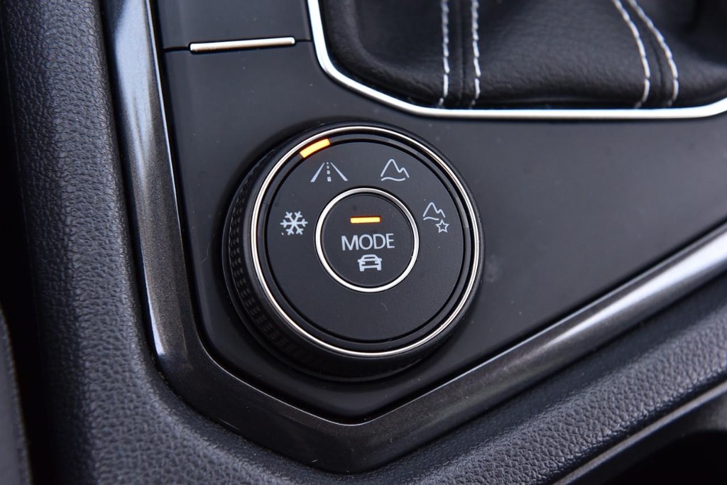 Volkswagen Tiguan Vehicle Full-screen Gallery Image 17