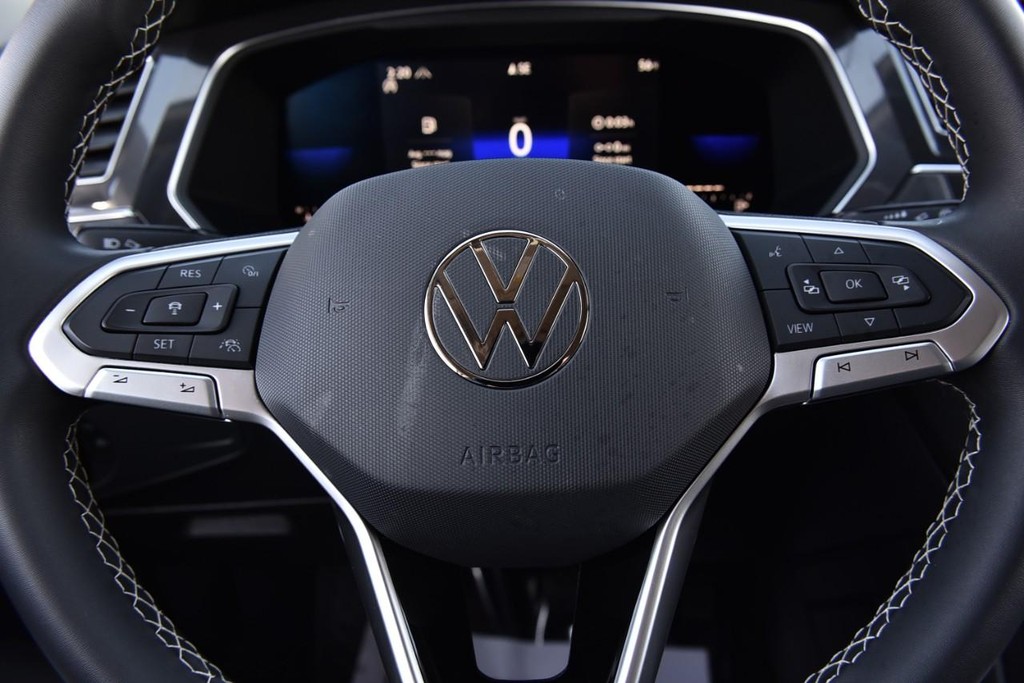 Volkswagen Tiguan Vehicle Full-screen Gallery Image 18