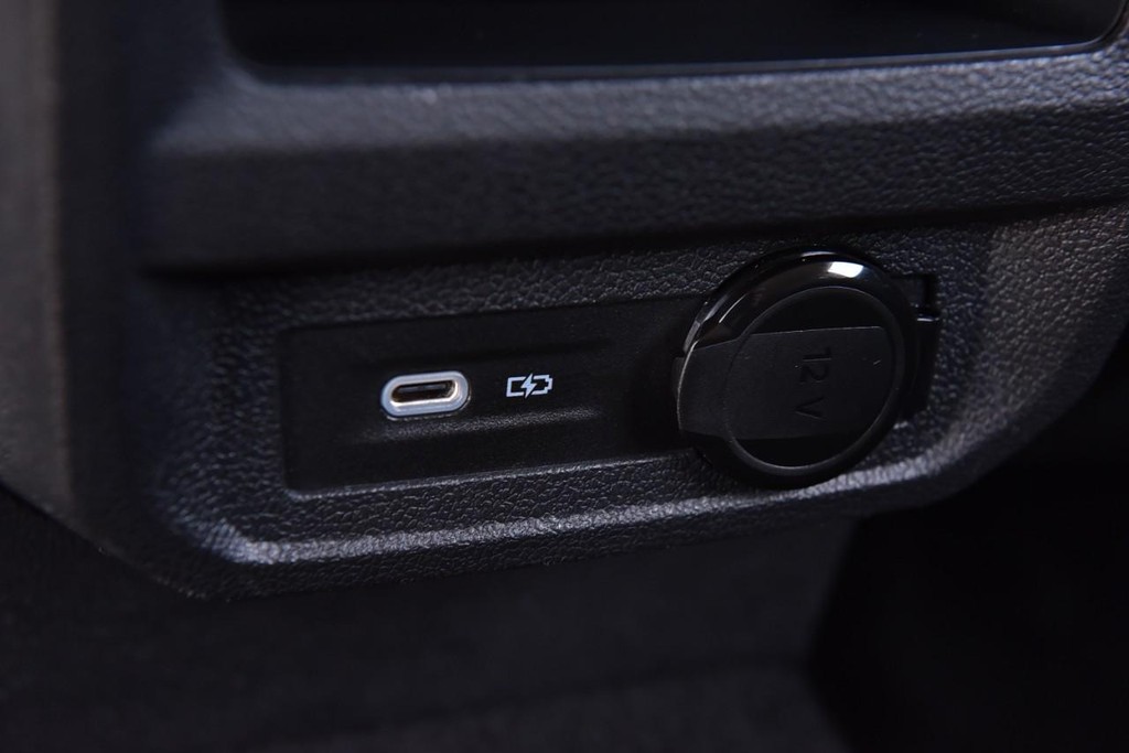 Volkswagen Tiguan Vehicle Full-screen Gallery Image 23