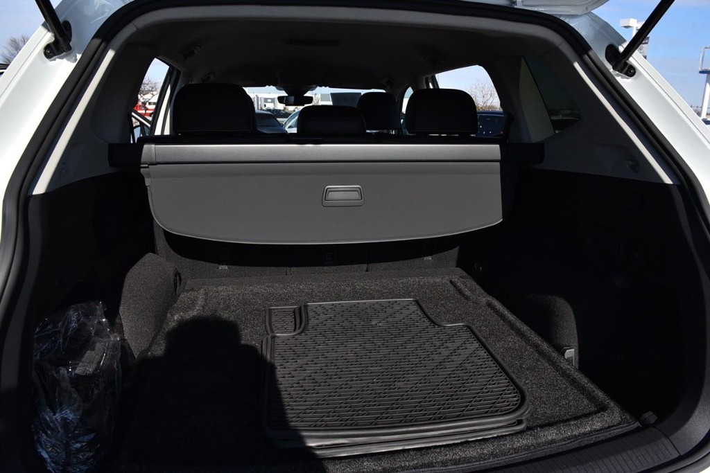 Volkswagen Tiguan Vehicle Full-screen Gallery Image 24