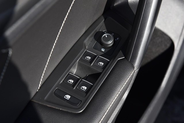 Volkswagen Tiguan Vehicle Image 08