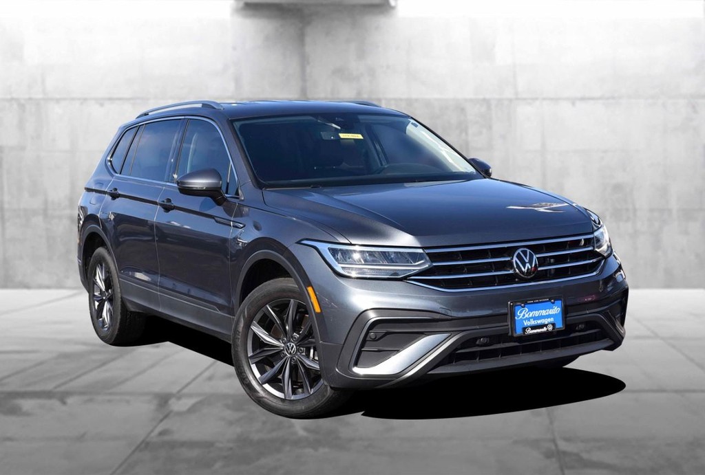 Volkswagen Tiguan Vehicle Full-screen Gallery Image 2