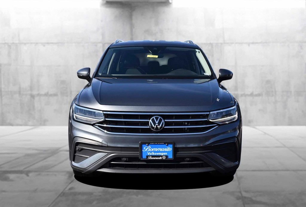 Volkswagen Tiguan Vehicle Full-screen Gallery Image 4