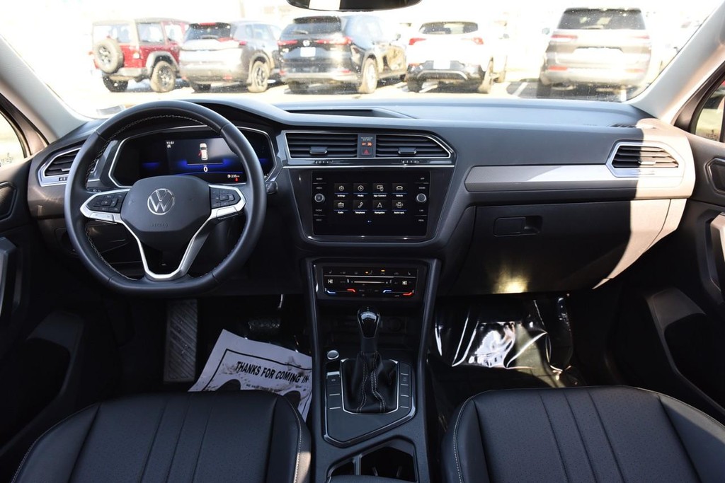 Volkswagen Tiguan Vehicle Full-screen Gallery Image 7