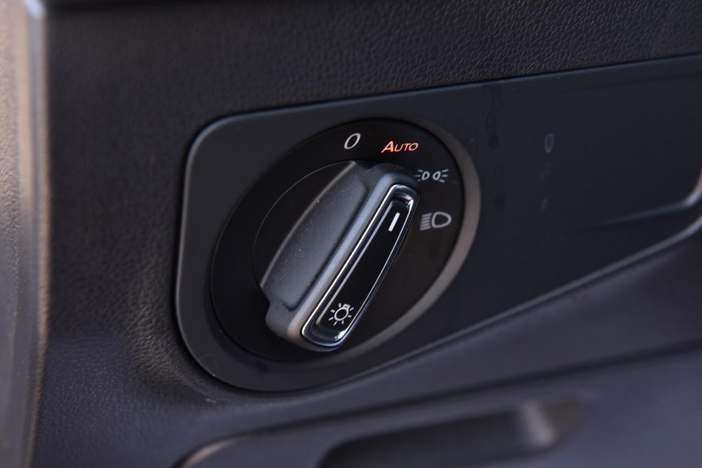 Volkswagen Tiguan Vehicle Full-screen Gallery Image 10