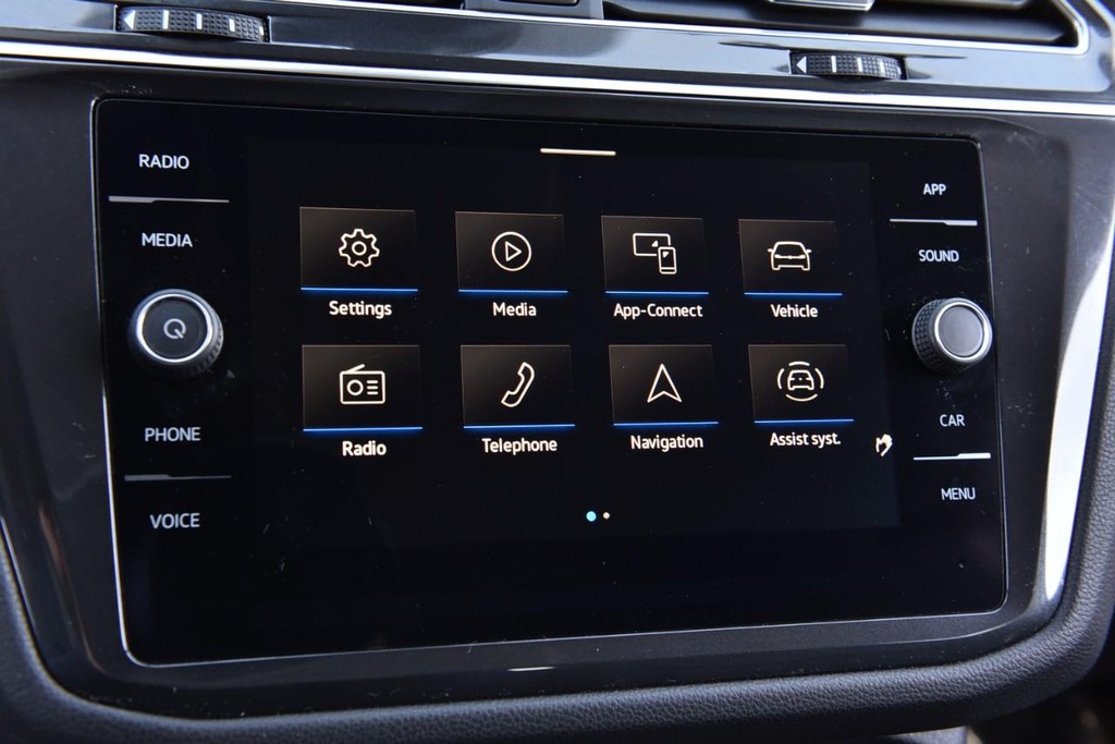 Volkswagen Tiguan Vehicle Full-screen Gallery Image 13
