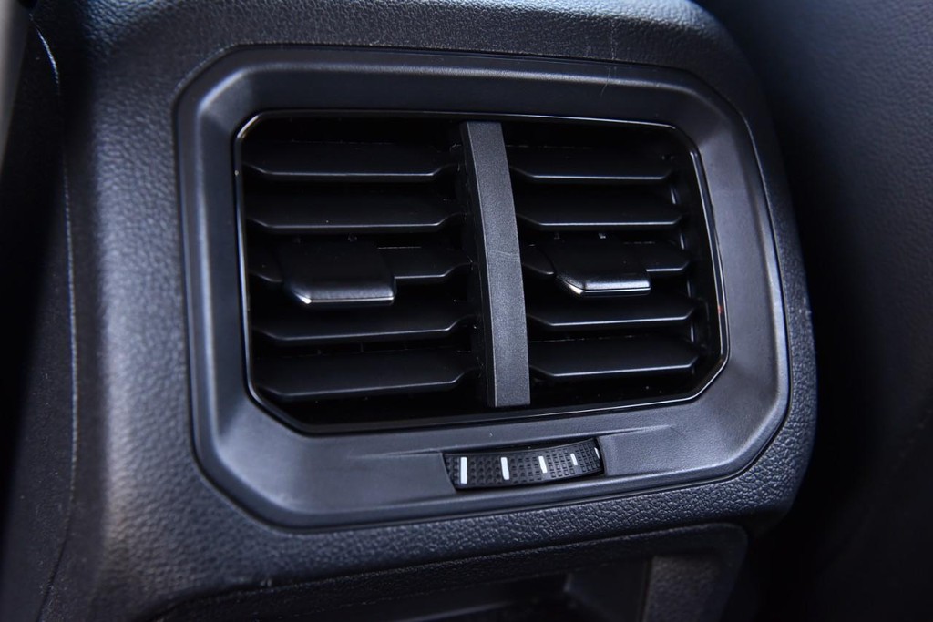 Volkswagen Tiguan Vehicle Full-screen Gallery Image 21