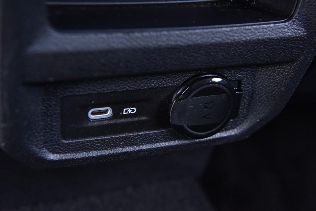 Volkswagen Tiguan Vehicle Full-screen Gallery Image 22