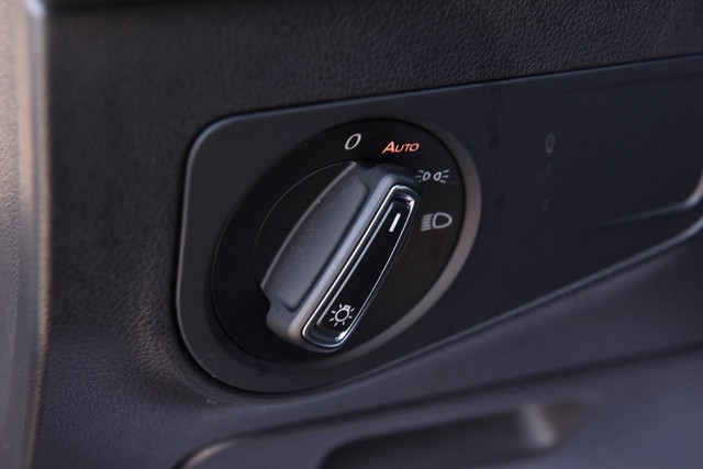 Volkswagen Tiguan Vehicle Image 10