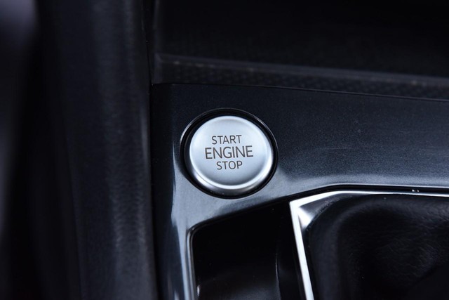 Volkswagen Tiguan Vehicle Image 16