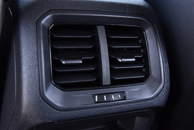 Volkswagen Tiguan Vehicle Image 21