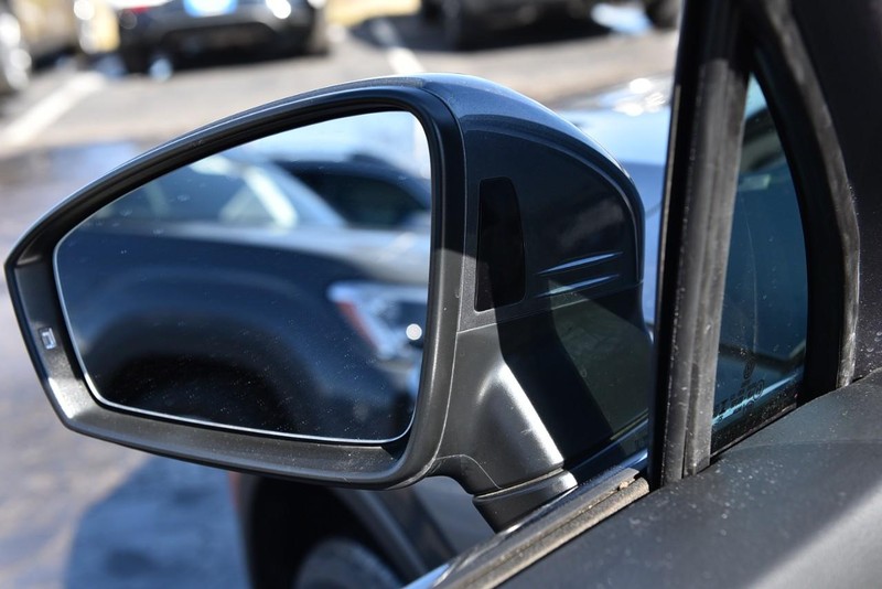 Volkswagen Tiguan Vehicle Image 09