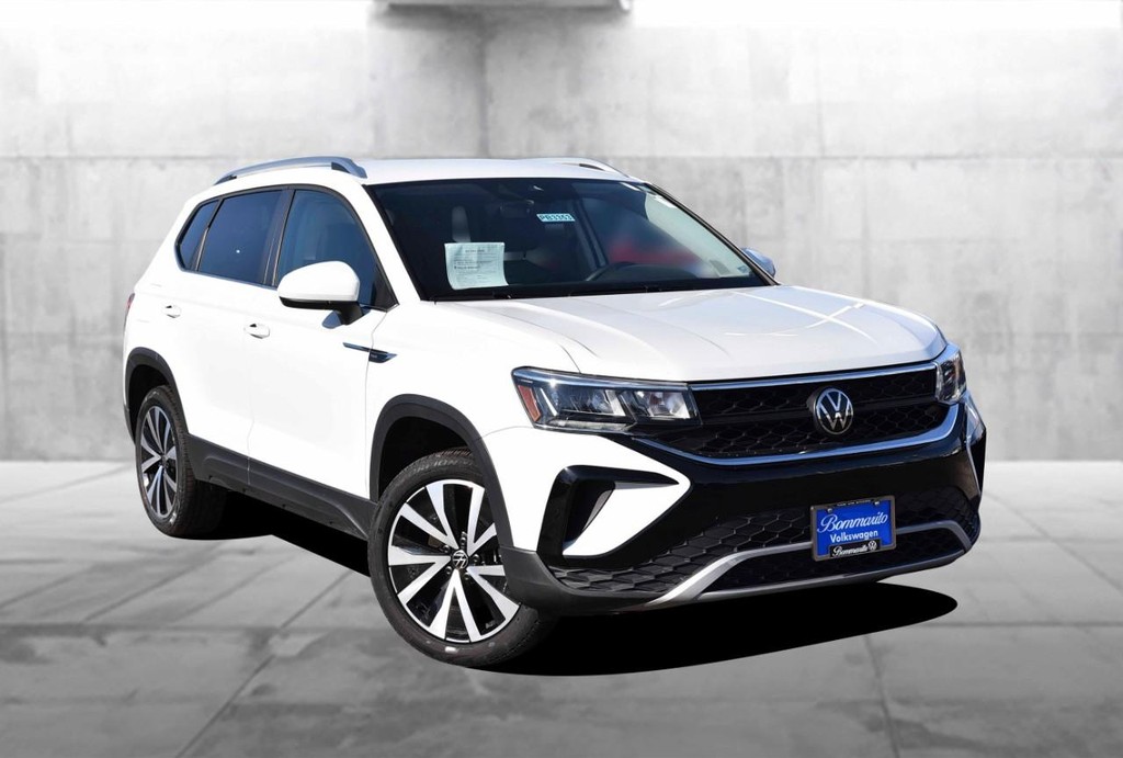 Volkswagen Taos Vehicle Full-screen Gallery Image 2