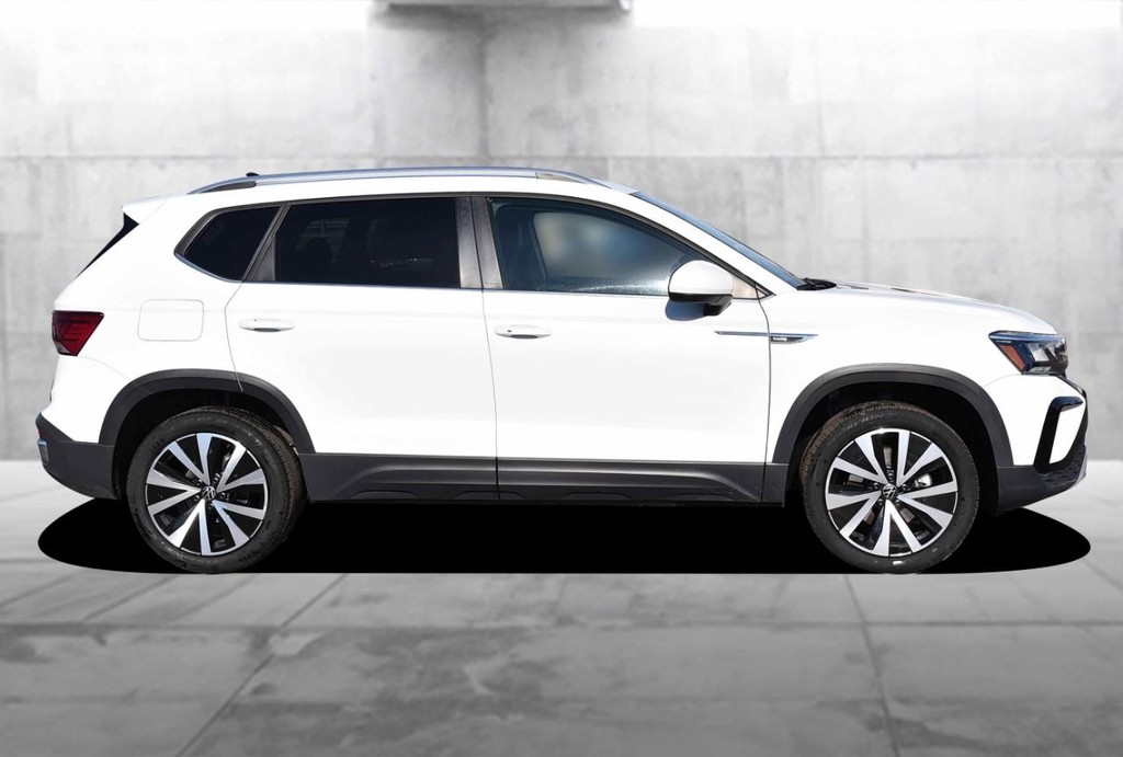 Volkswagen Taos Vehicle Full-screen Gallery Image 5