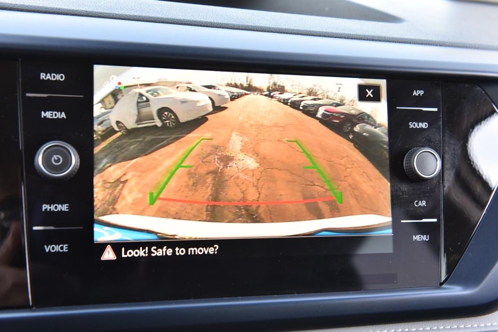 Volkswagen Taos Vehicle Full-screen Gallery Image 13