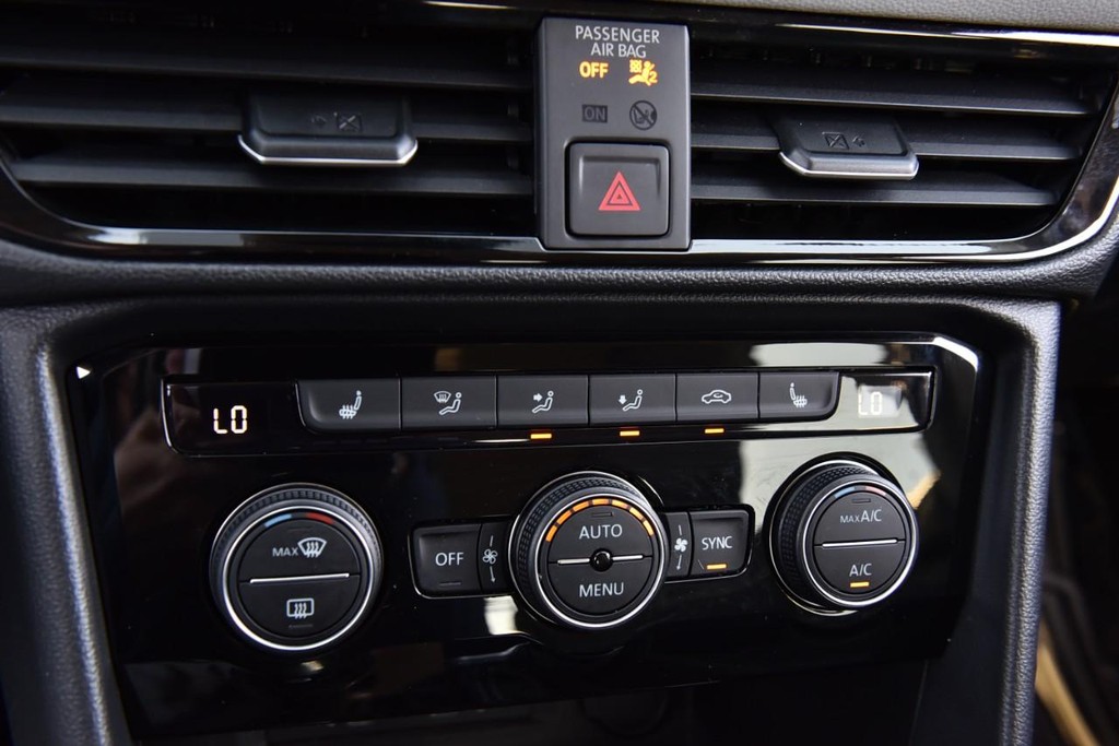 Volkswagen Taos Vehicle Full-screen Gallery Image 15