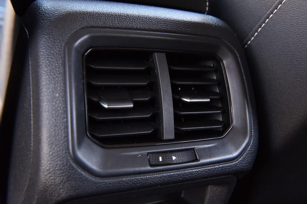 Volkswagen Taos Vehicle Full-screen Gallery Image 22