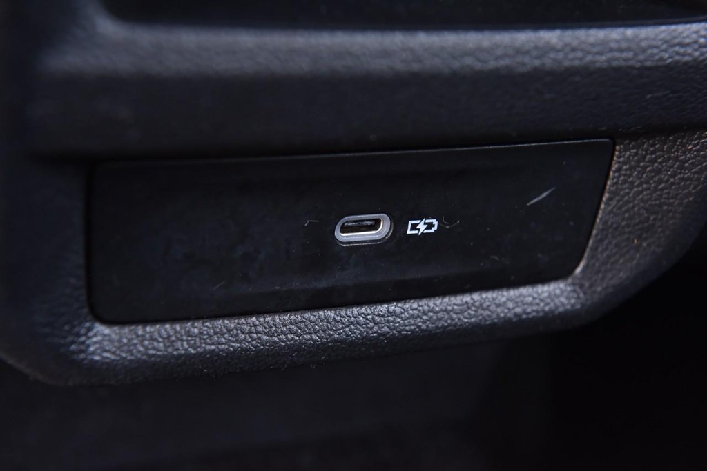 Volkswagen Taos Vehicle Full-screen Gallery Image 23