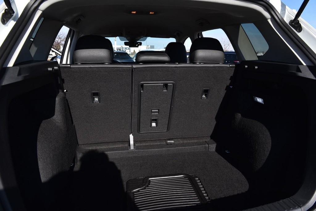 Volkswagen Taos Vehicle Full-screen Gallery Image 24