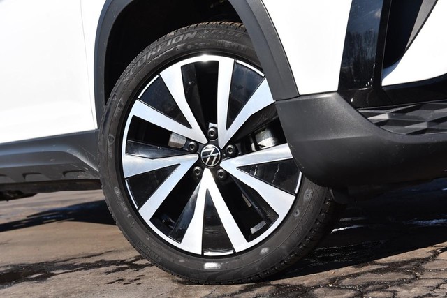 Volkswagen Taos Vehicle Image 03